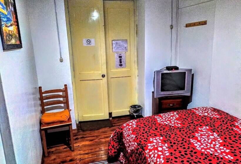 پانسیون Hostal Latitud Ecuem