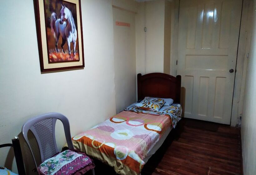 پانسیون Hostal Latitud Ecuem