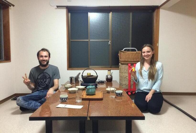 פנסיון Wholeearth Ryokan Hiroshima
