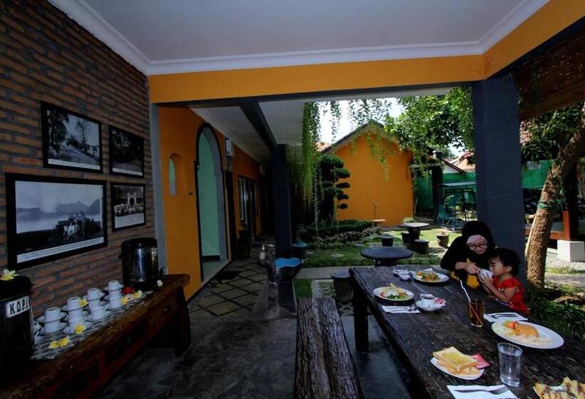 بنسيون Guest House Rumah Wahidin Syariah