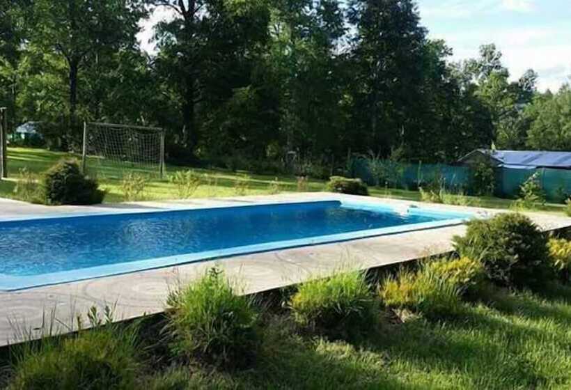 فندق صغير Hosteria Y Camping Del Bosque Pucón