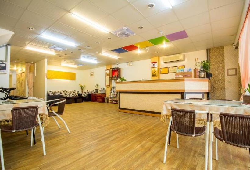 هاستل Hua-wang Business