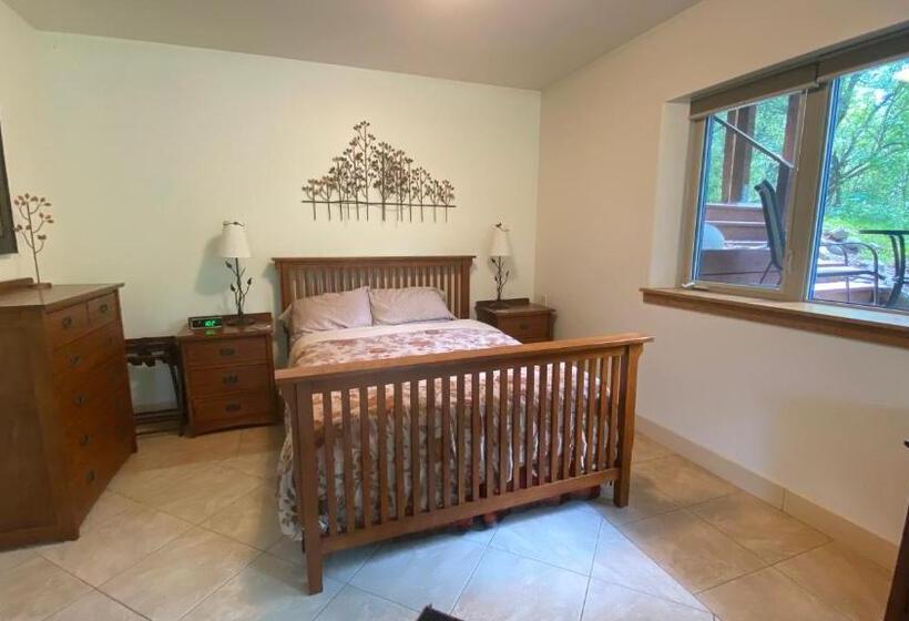 פנסיון Eagle Peak Guesthouse
