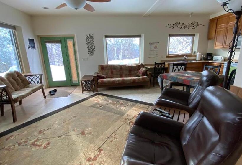 פנסיון Eagle Peak Guesthouse