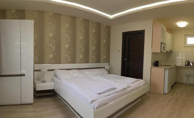 住宿加早餐  Kristály Apartmanok