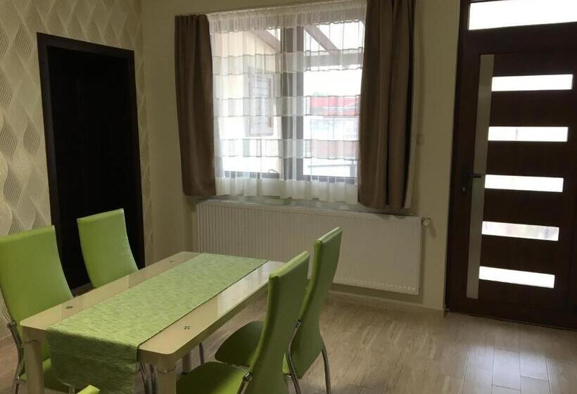 住宿加早餐  Kristály Apartmanok