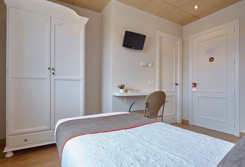 فندق Hostal Nobadis