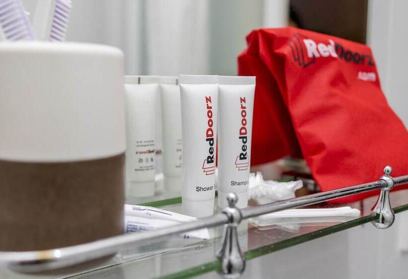 פנסיון Reddoorz Syariah At Kartohardjo Madiun