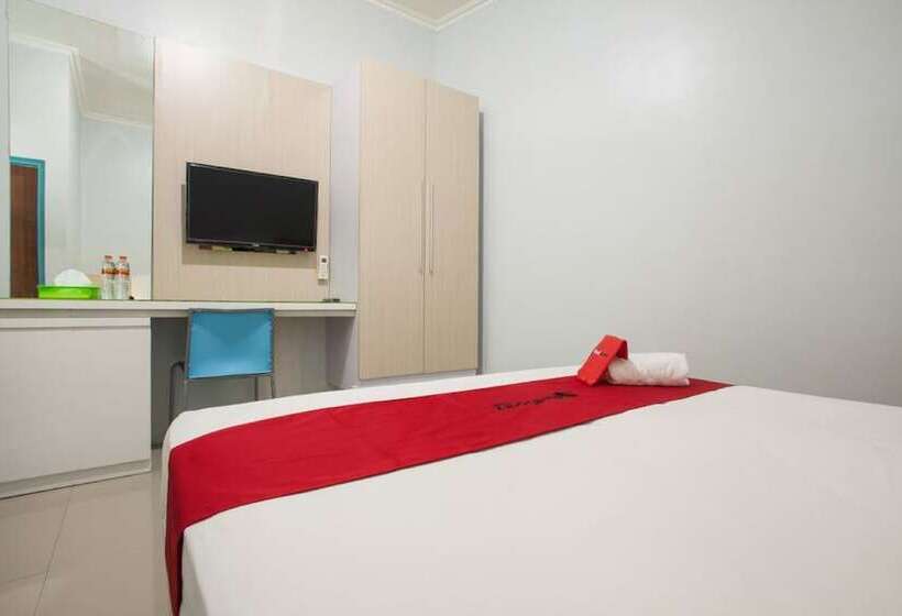 פנסיון Reddoorz Syariah At Kartohardjo Madiun