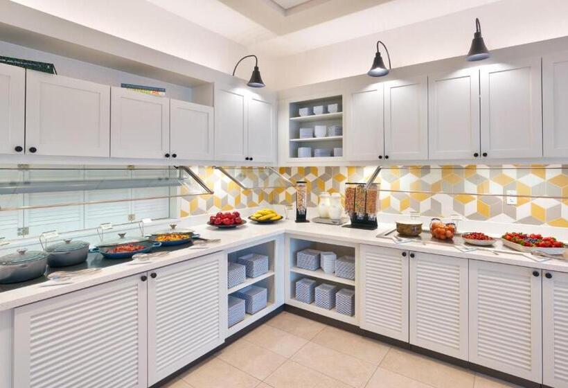 هتل Hyatt Place Anchorage Midtown