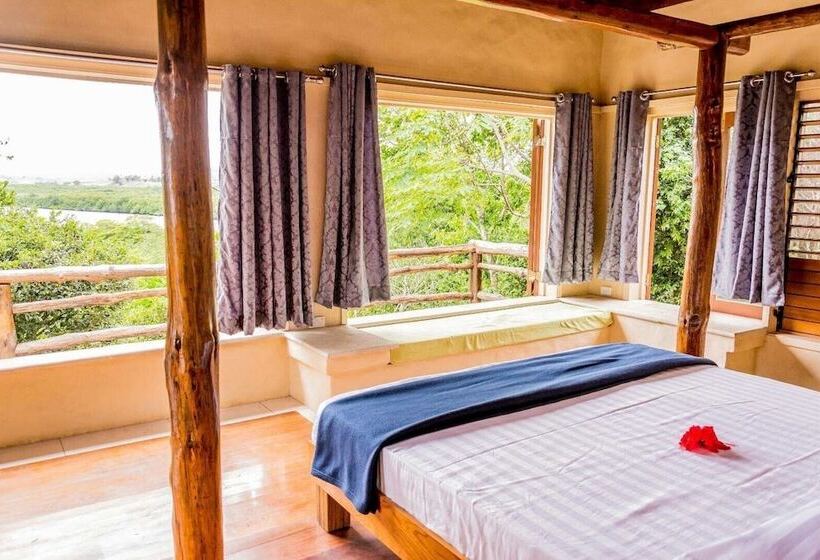 Qoqo Island Resort