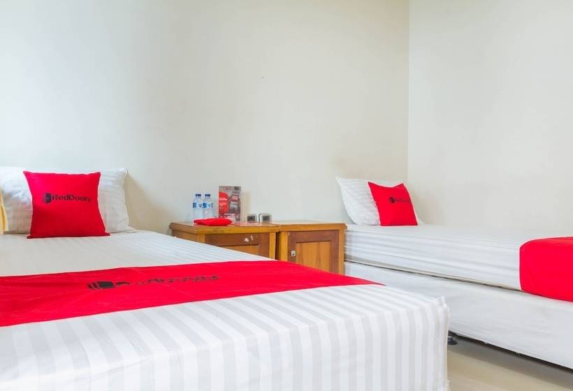 هتل Reddoorz Near Pasar Pagi Cirebon 2