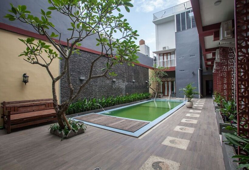 پانسیون Reddoorz Premium @ Jalan Cengkeh Malang