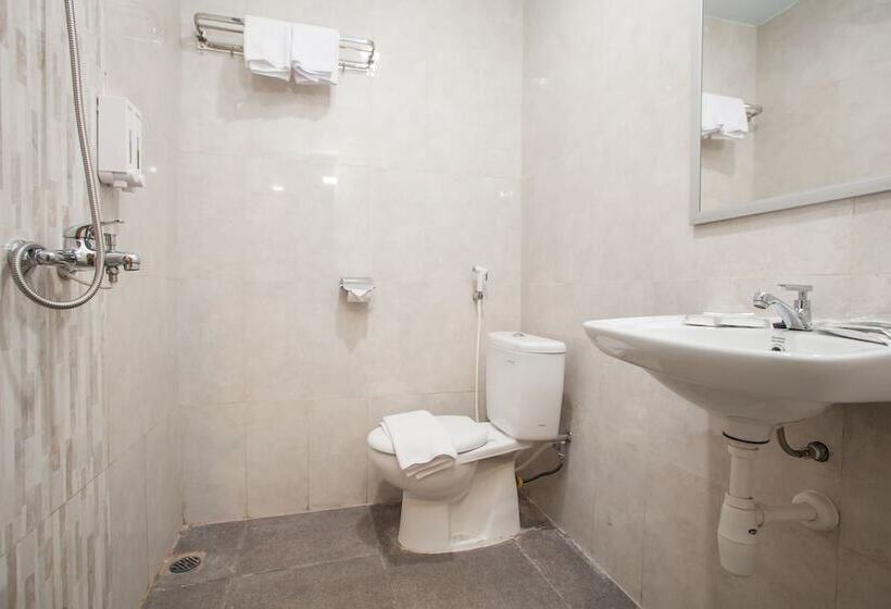 پانسیون Reddoorz Premium @ Jalan Cengkeh Malang