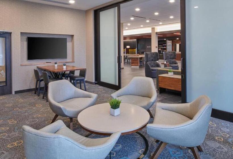 فندق Courtyard By Marriott Petoskey At Victories Square