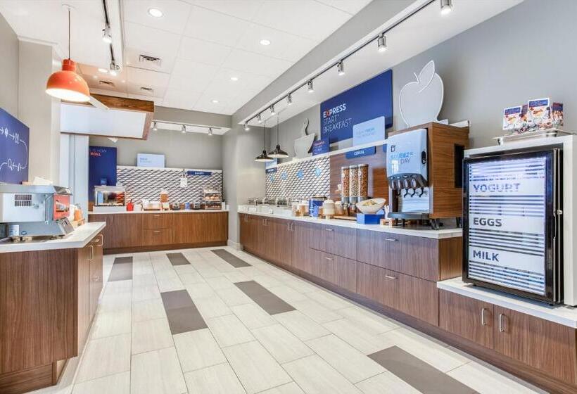 בית מלון כפרי Holiday Inn Express & Suites   Ottawa, An Ihg