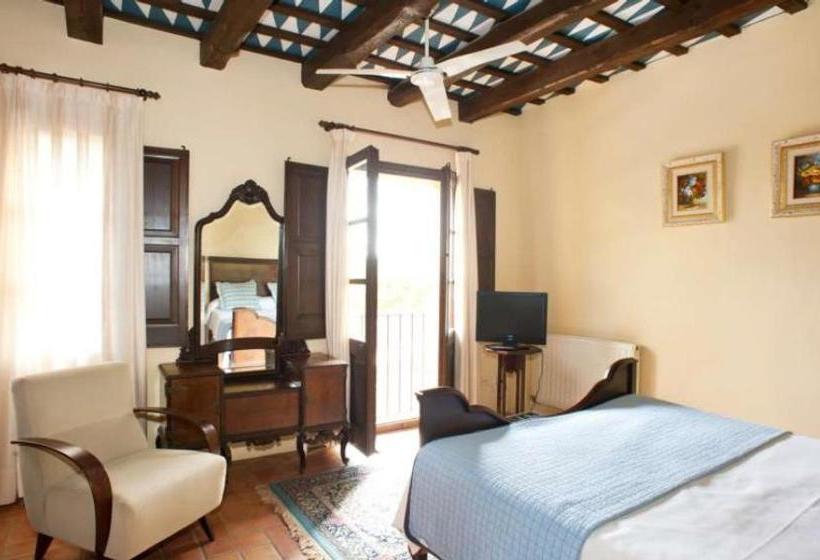Отель Hostal La Riera De Peratallada