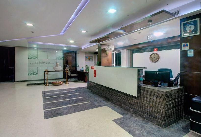 호텔 Oyo 29625 Suvarna Regency