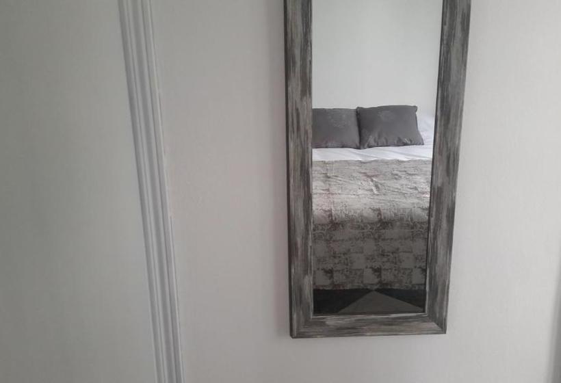 ペンション Hostal Sierra De Tentudía