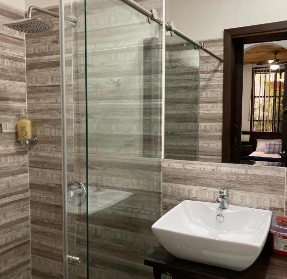 هاستل Boutique Colonial Cartago