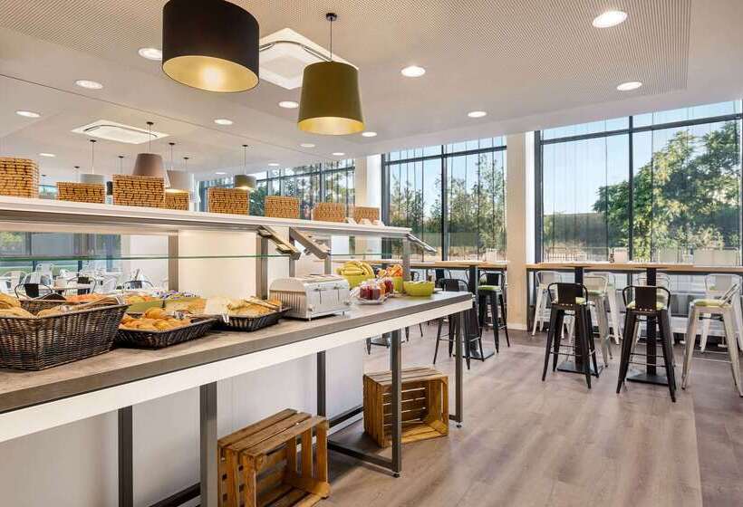 هتل Super 8 By Wyndham Dresden