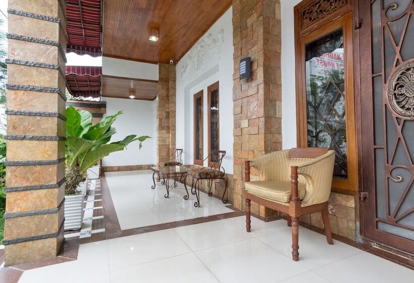 هتل Naufal Guest House Syariah
