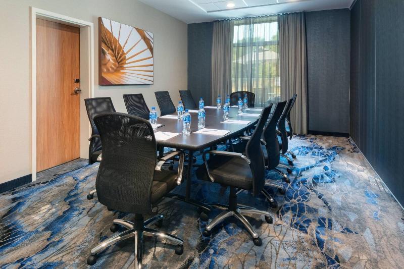 בית מלון כפרי Fairfield Inn & Suites Santee