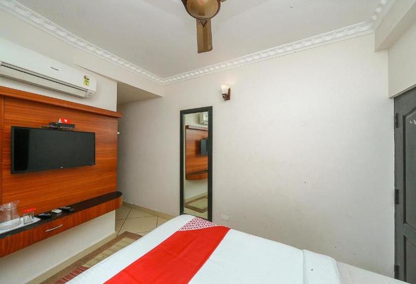 هتل Oyo 8153 K Empire