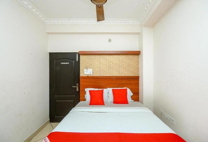 هتل Oyo 8153 K Empire