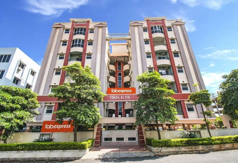 בית מלון כפרי Fabexpress Garden View Inn