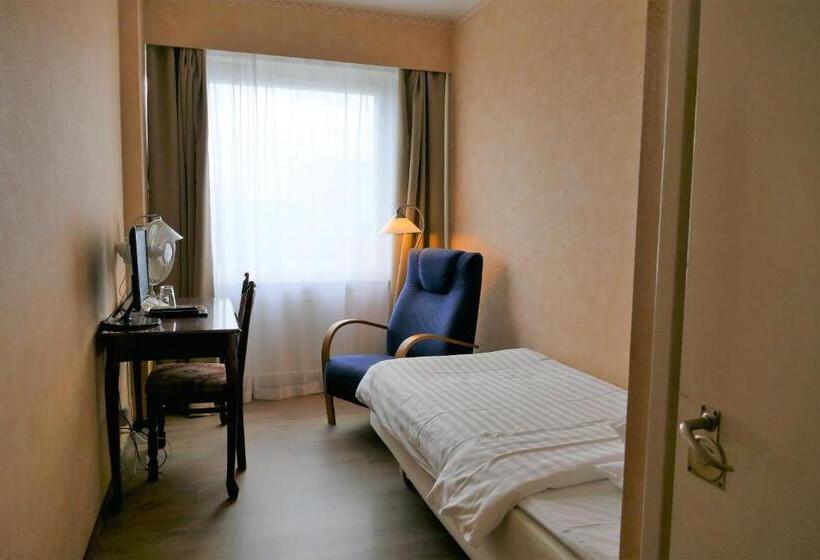 هاستل Linnanpiha Bed & Breakfast