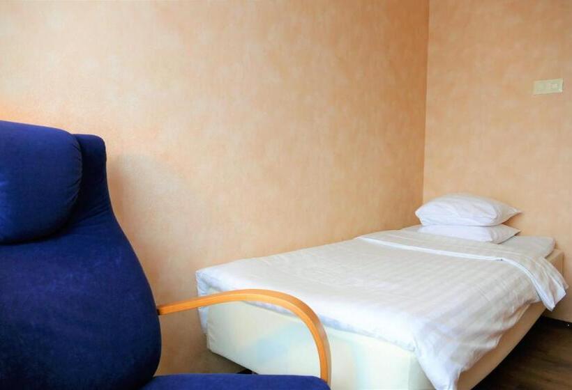 هاستل Linnanpiha Bed & Breakfast