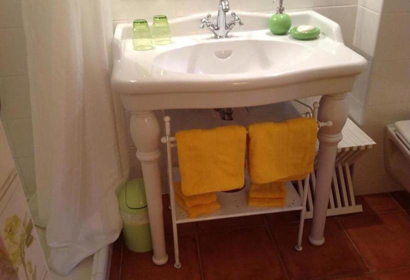 تختخواب و صبحانه La Villa Rosalie