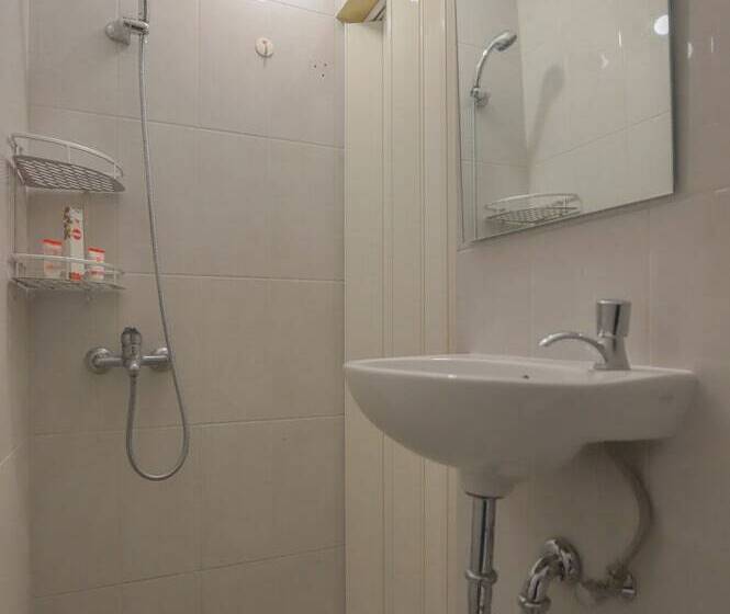 Hotel Oyo 478 Balcon Biru