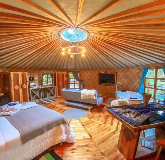 ユースホステル Solar Do Oriente   Yurt Ecovillage