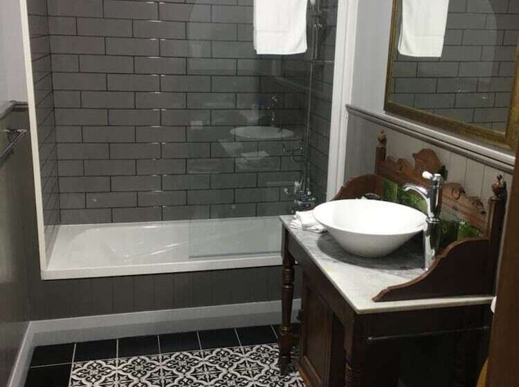 בית מלון כפרי Left Bank