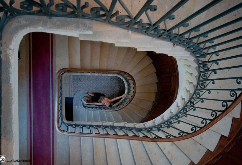 민박 Château De Lastours