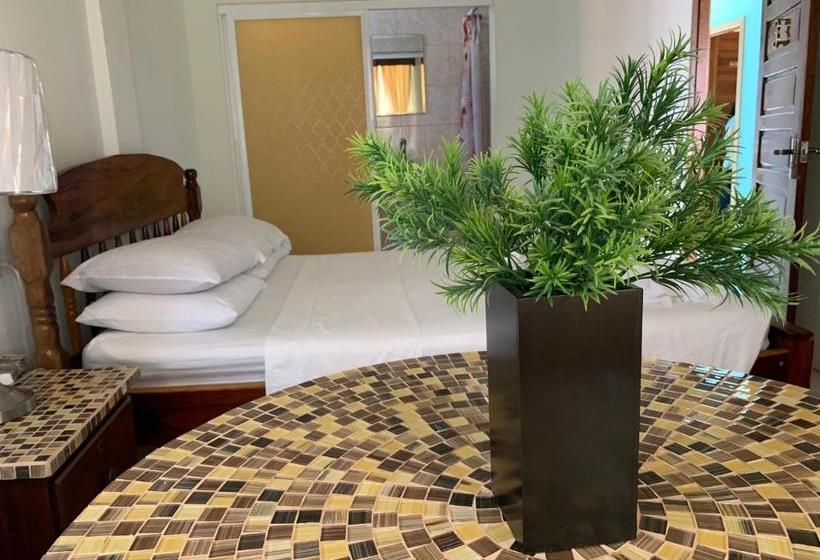 פנסיון Fernando S Seaside Guest House