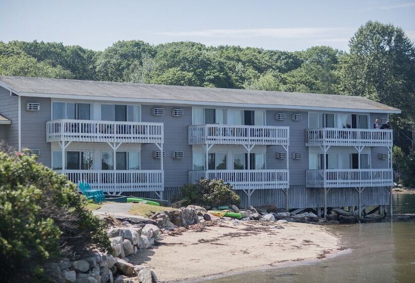 הוסטל Smuggler S Cove Inn