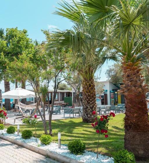 בית מלון כפרי Kayalar Blue Beach