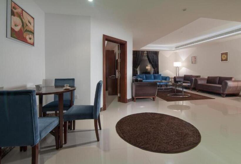 Noon Hotel Suites