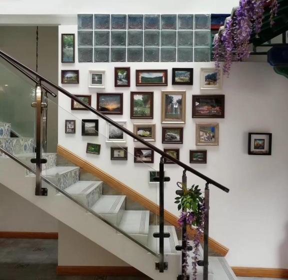 پانسیون Emerald Adventures Guesthouse