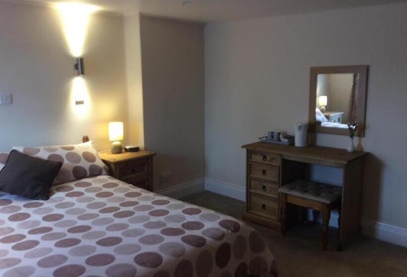 הוסטל The Queens Inn