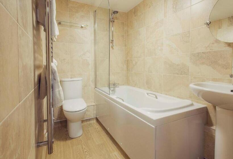 הוסטל The Queens Inn