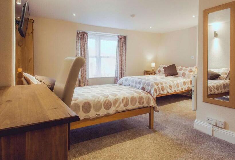 הוסטל The Queens Inn