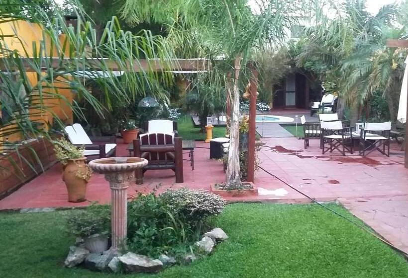 مبيت وإفطار El Bambu