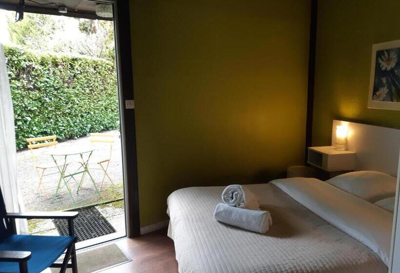 Отель L'auberge Des Collines