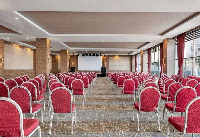 בית מלון כפרי Ramada Resort By Wyndham Unye