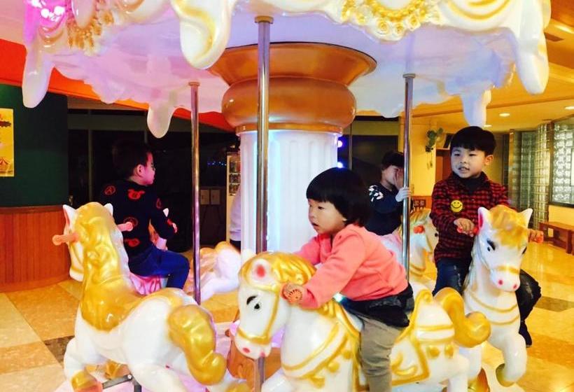 هتل Uniresort Lukang