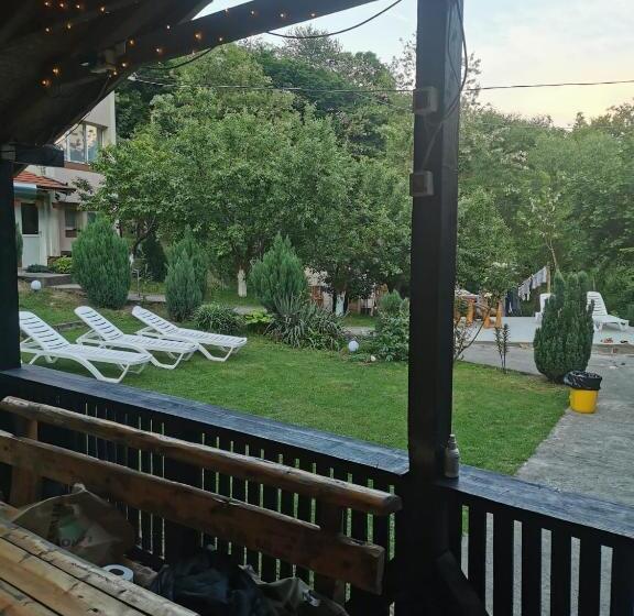 پانسیون Casa Noastra